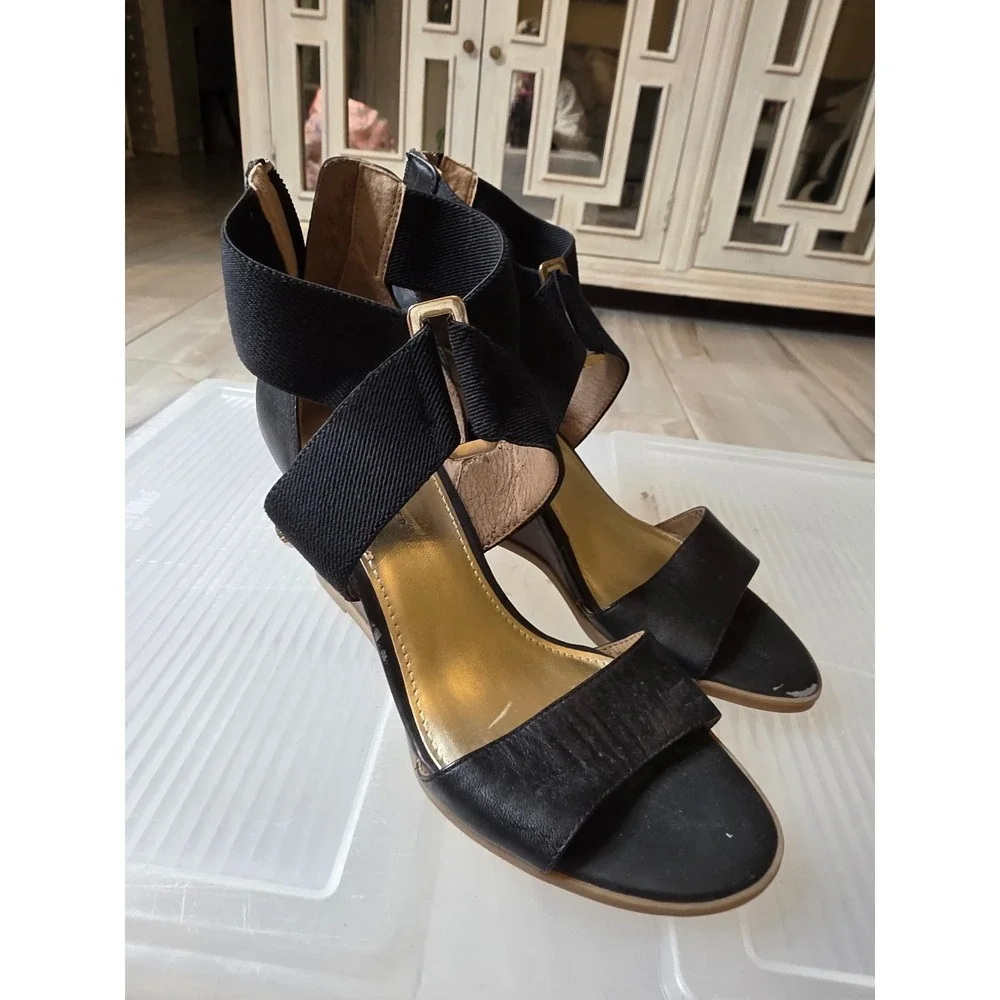 Tommy Hilfiger Black Leather Wedge Sandals Gold Footbed Elastic Straps Size 6.5M